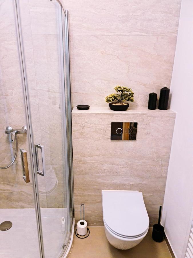 Urban Bloom Apartments By Booky ลิฟตอฟสกีมิคูลาช ภายนอก รูปภาพ