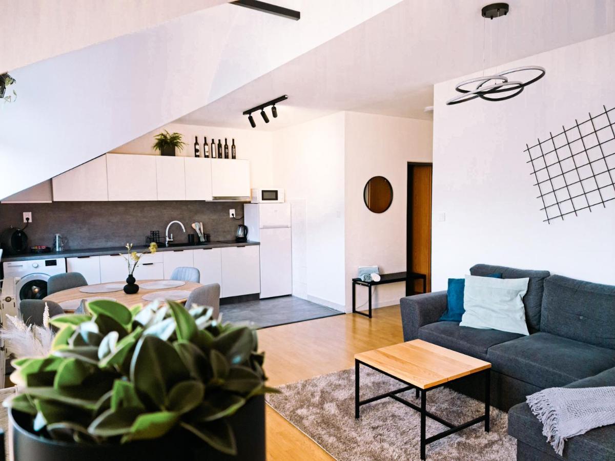 Urban Bloom Apartments By Booky ลิฟตอฟสกีมิคูลาช ภายนอก รูปภาพ