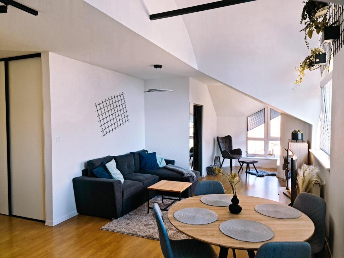 Urban Bloom Apartments By Booky ลิฟตอฟสกีมิคูลาช ภายนอก รูปภาพ