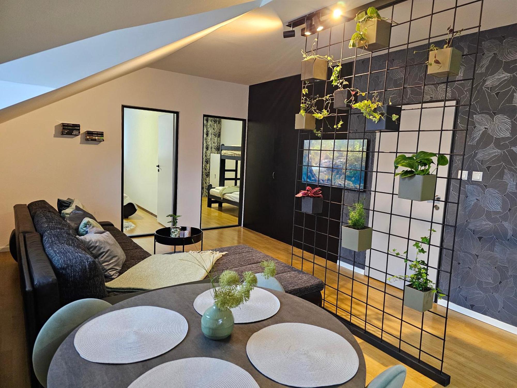 Urban Bloom Apartments By Booky ลิฟตอฟสกีมิคูลาช ภายนอก รูปภาพ