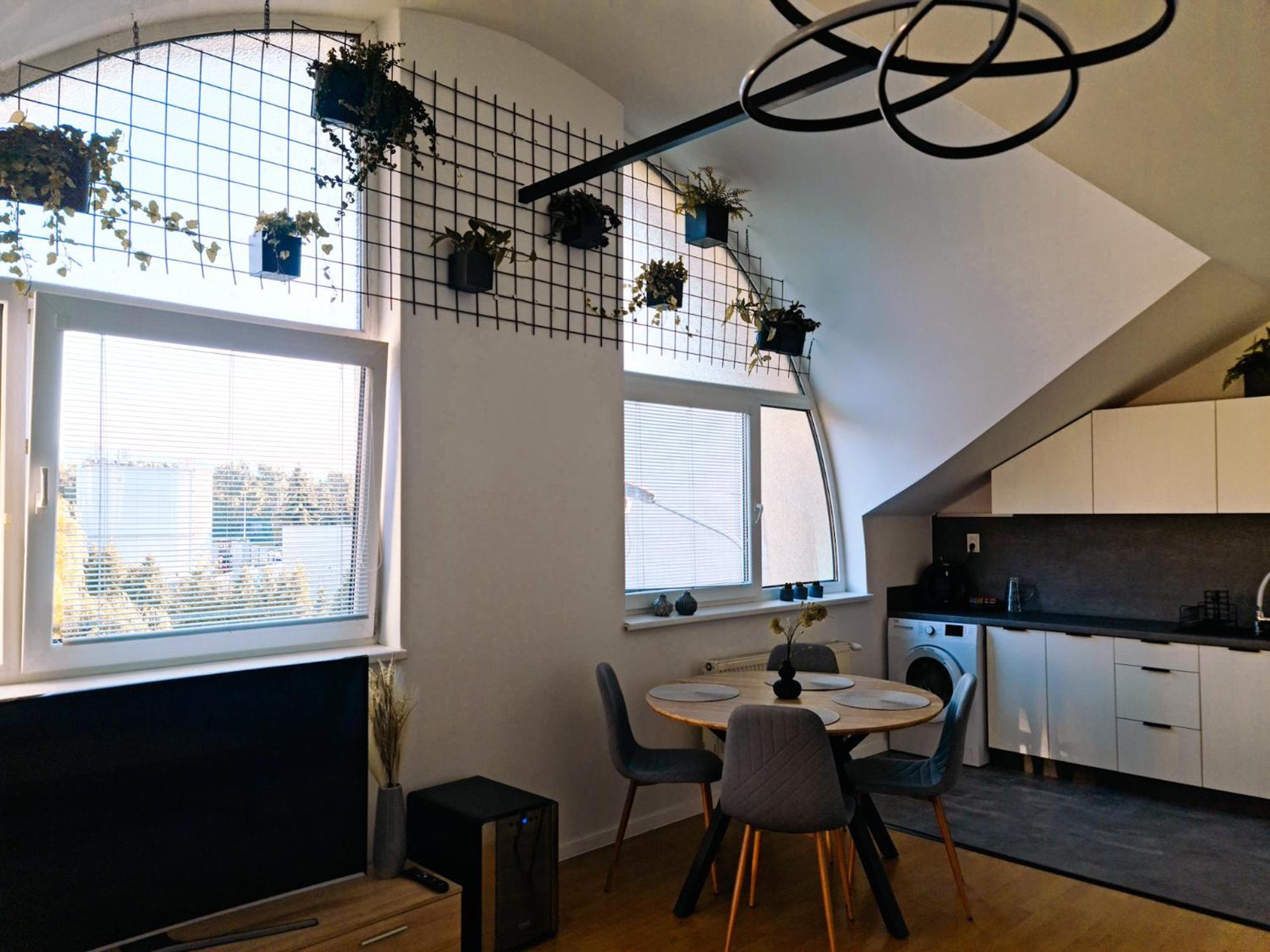 Urban Bloom Apartments By Booky ลิฟตอฟสกีมิคูลาช ภายนอก รูปภาพ