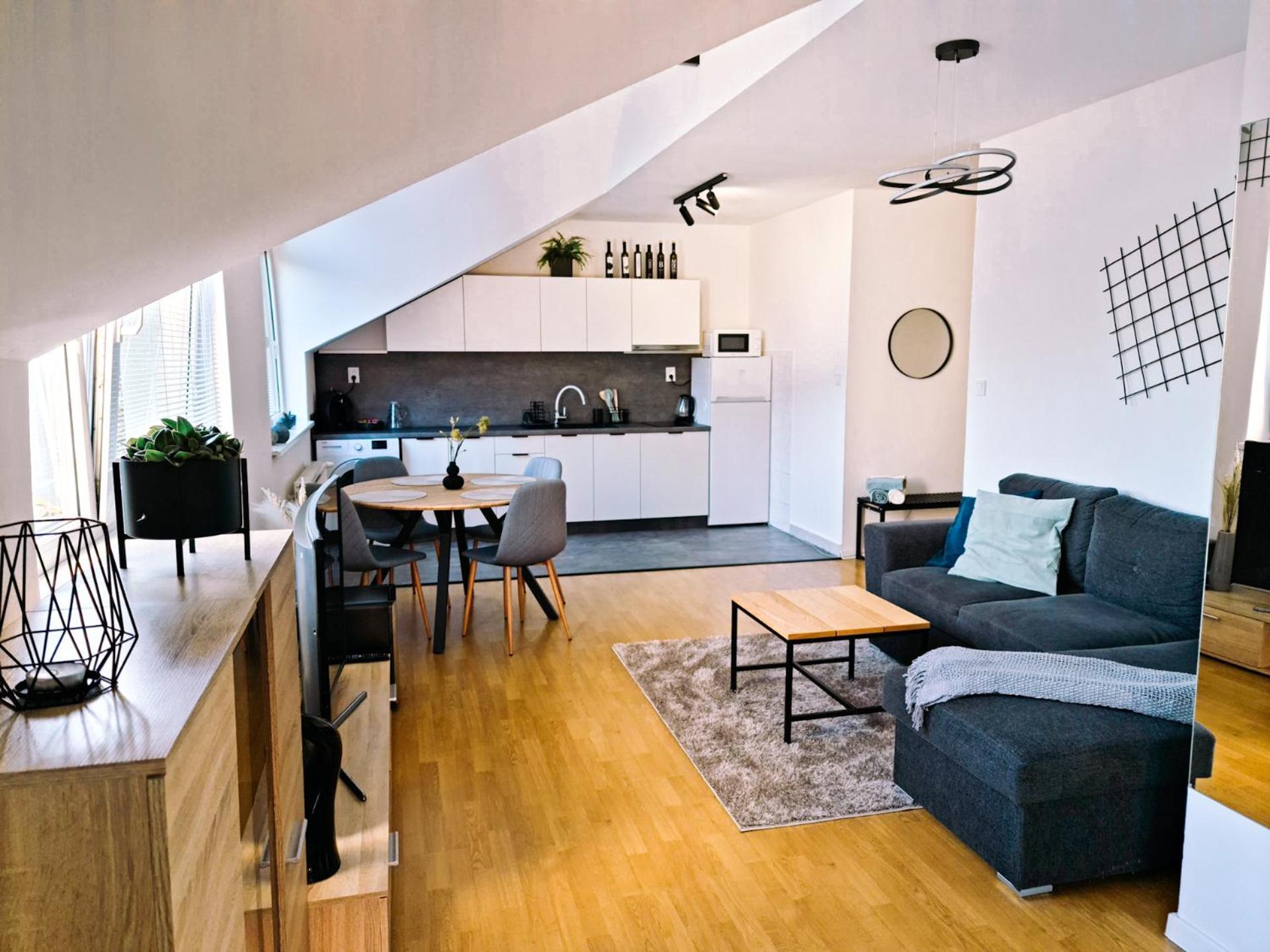 Urban Bloom Apartments By Booky ลิฟตอฟสกีมิคูลาช ภายนอก รูปภาพ