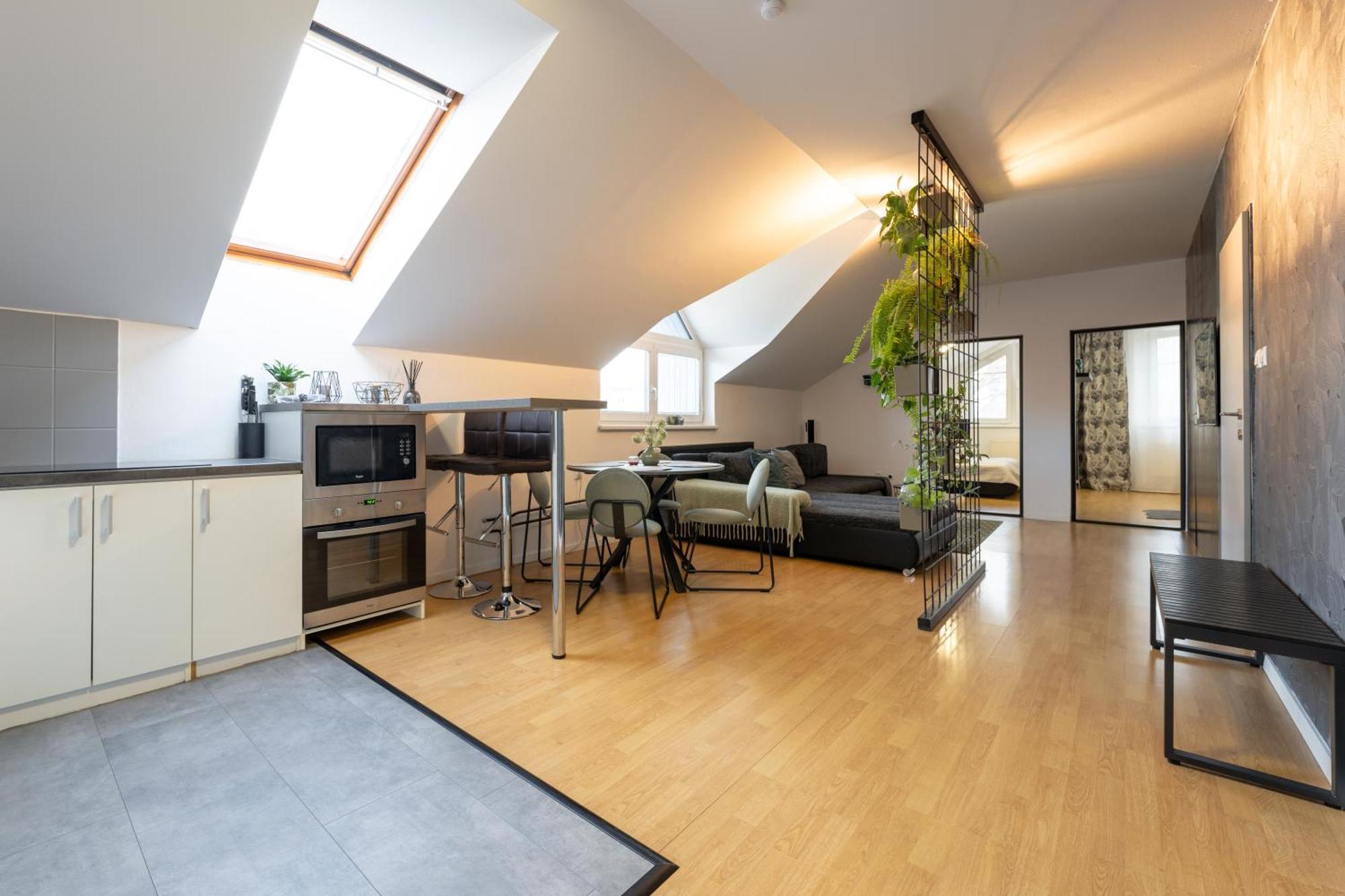 Urban Bloom Apartments By Booky ลิฟตอฟสกีมิคูลาช ภายนอก รูปภาพ