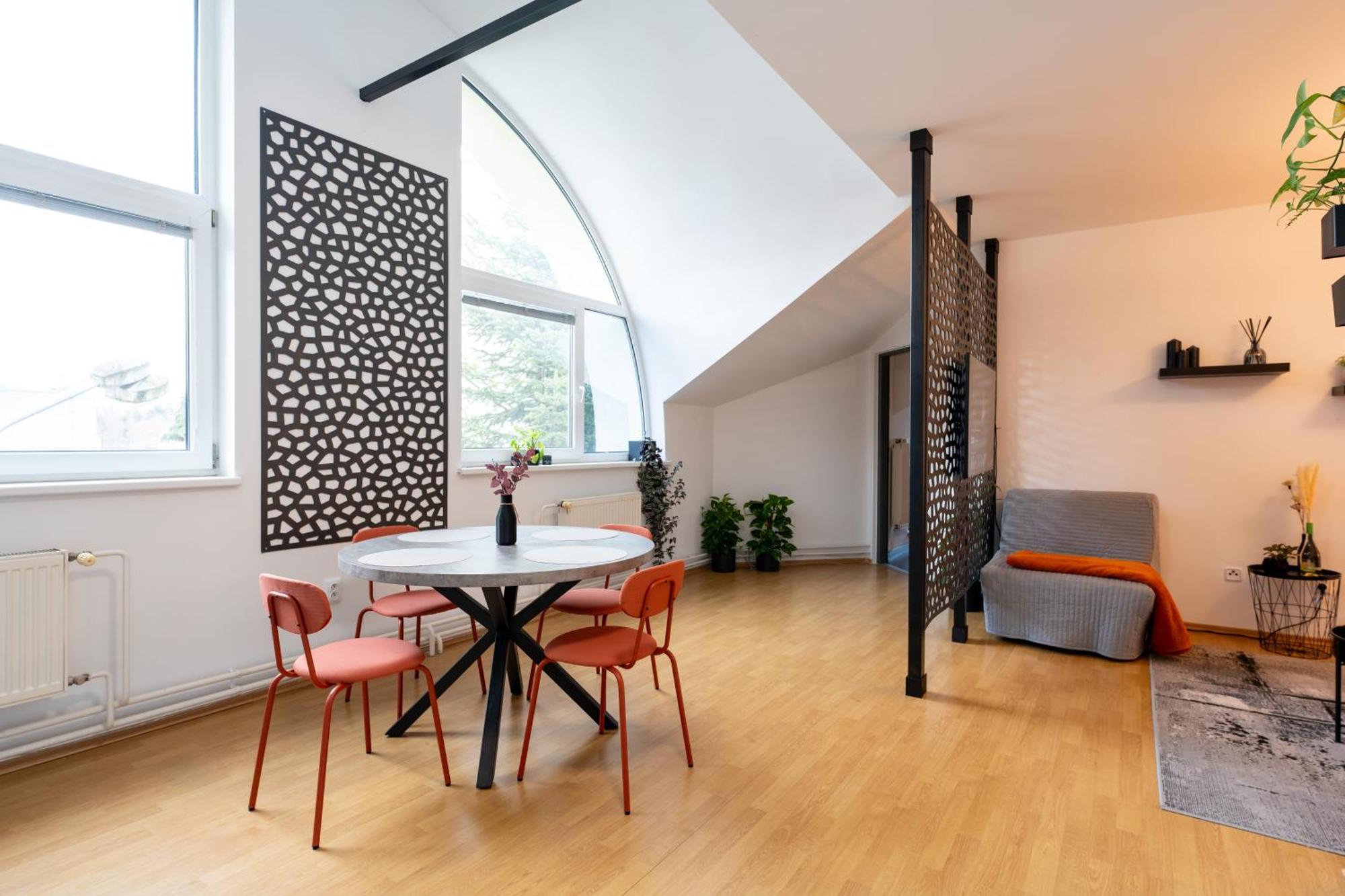 Urban Bloom Apartments By Booky ลิฟตอฟสกีมิคูลาช ภายนอก รูปภาพ